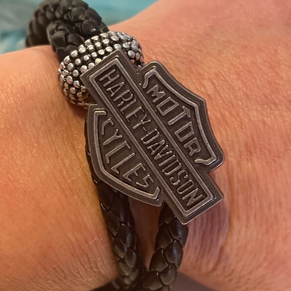 Closing closet. HarleyLeather snap bracelet with 2 snaps - Picture 1 of 7
